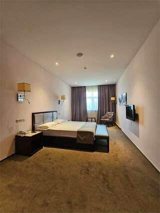 Гостиница Форест Малоярославец Люкс с балконом-3