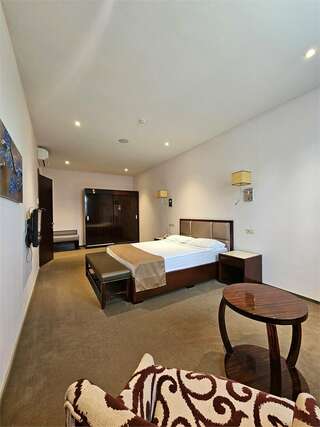 Гостиница Форест Малоярославец Люкс с балконом-2